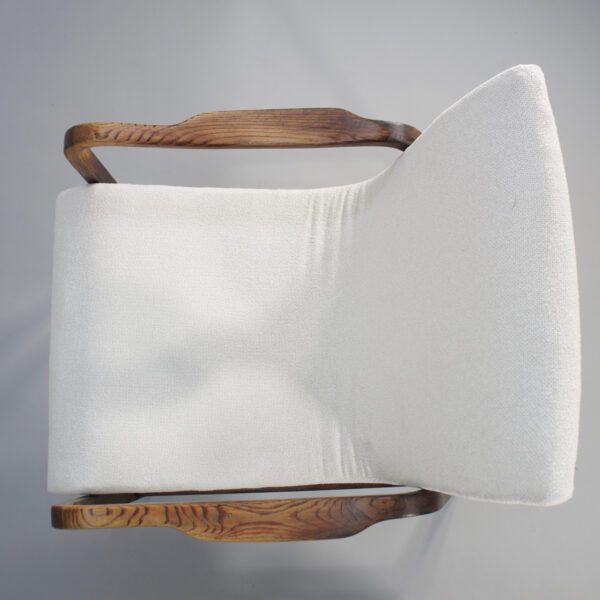 Easy chair reupholsered Nyklädd fåtölj