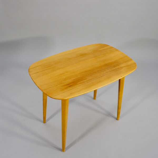 Side table in birch by Elias Svedberg for Nordiska Kompaniet, NK. Lampbord i björk Wigerdals