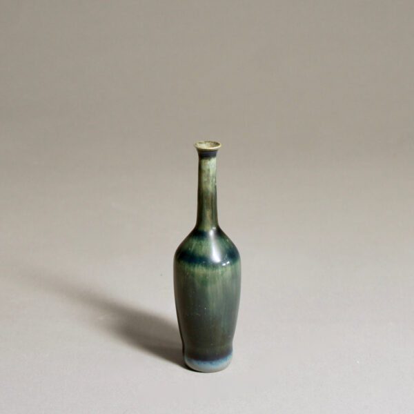 Vase in stoneware by John Andersson Sweden. Vas i stengods Wigerdals värld