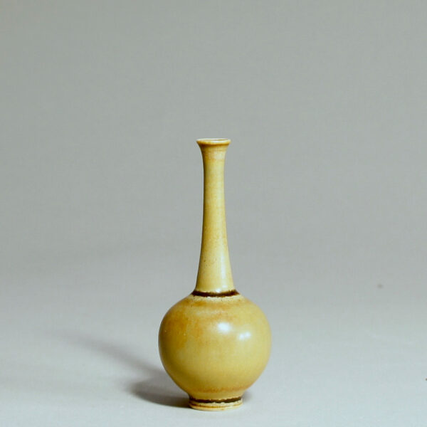 Vase in stoneware by John Andersson Sweden. Vas i stengods Wigerdals