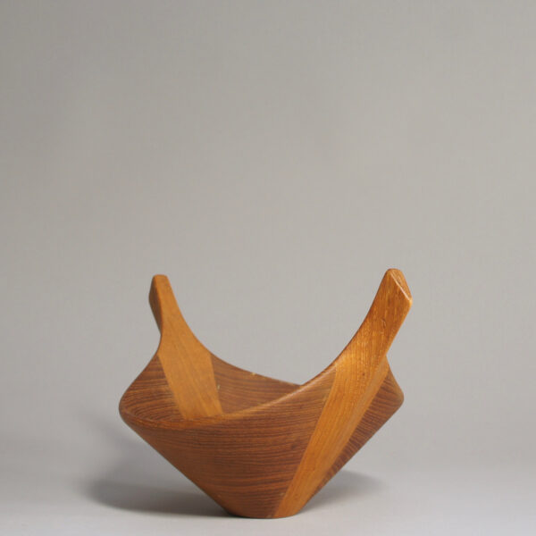 Handmade bowl in teak by Johnny Mattsson. Handgjord teakskål Wigerdals