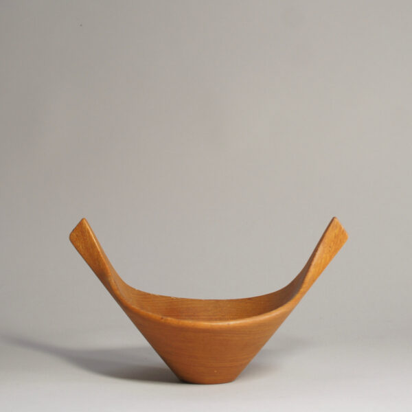 Handmade bowl in teak by Johnny Mattsson. Handgjord teakskål Wigerdals