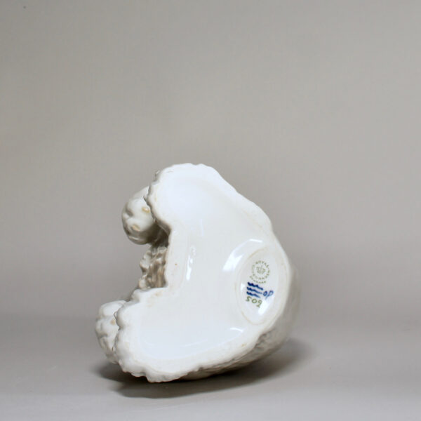 Polar bear in ceramic by Royal Copenhagen. Isbjörn i keramik. Wigerdals