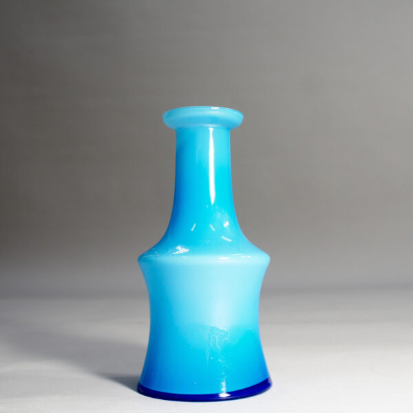 Erik Höglund for Kosta, Sweden Vase in blue glass.