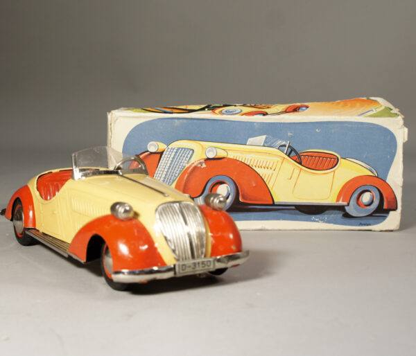 1950's mecanical car in tin with box. Distler. "Wanderer D-3150" Mekanisk bil med orginalkartong.
