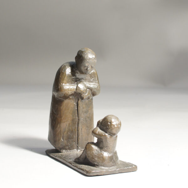 Sculputure i bronze by Solvig Pripp. Old woman with child.
