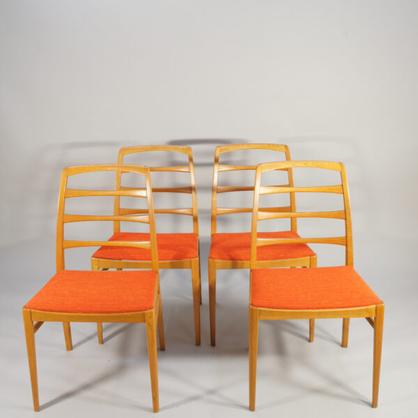 Four 1960's chairs in oak with new reupholstered seats by Bertil Fridhagen for Bodafors, Sweden. "Reno" Four 1960's chairs in oak with new reupholstered seats by Bertil Fridhagen for Bodafors, Sweden. "Reno" 4 st nyklädda stolar i ek. Wigerdal
