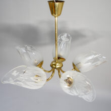 1940's ceiling lamp in brass with engraved glass shades by Glössner, Sweden. Taklampa i mässing med graverade glaskupor Glössner Wigerdals
