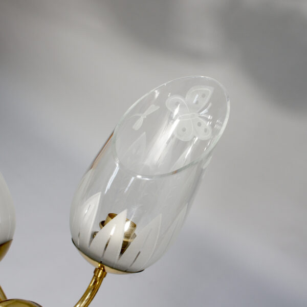 1940's ceiling lamp in brass with engraved glass shades by Glössner, Sweden. Taklampa i mässing med graverade kupor i glas. Glössner.