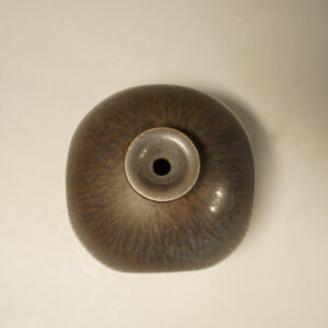 Berndt Friberg for Gustavsberg, Sweden. Squerish vase in black and brown stoneware. Vas i stengods wigerdal.com