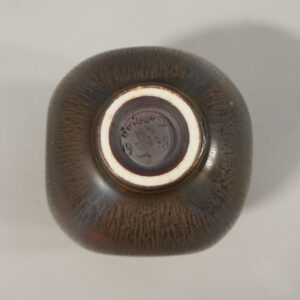 Berndt Friberg for Gustavsberg, Sweden. Squerish vase in black and brown stoneware. Vas i stengods wigerdal.com