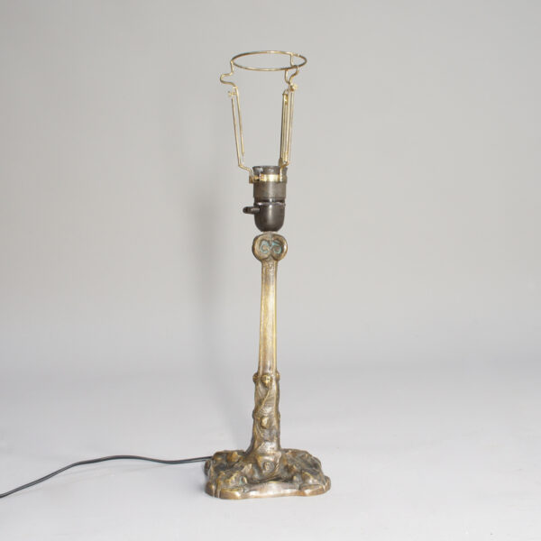 1910-20' art nouveau table lamp in brass. Bordslampa jugent wigerdal.com