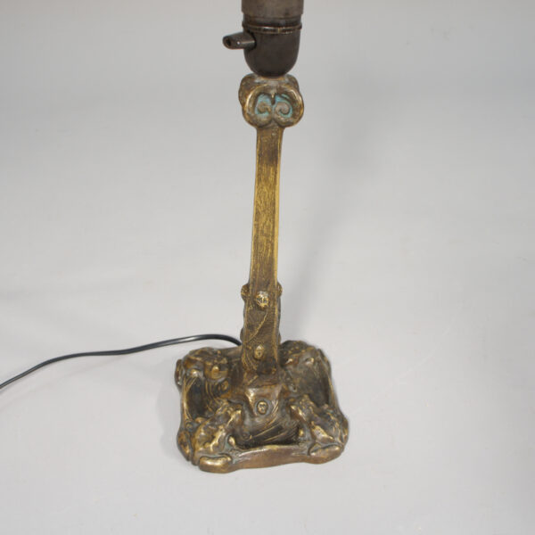 1910-20' art nouveau table lamp in brass. Bordslampa jugent mässing wigerdal.com