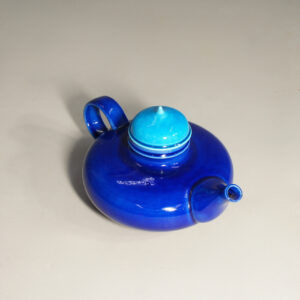 Inger Persson for Rörstrand, Sweden. 1960's tea pot i ceramic "Pop"Inger Persson for Rörstrand, Sweden. 1960's tea pot i ceramic "Pop". Tekanna wigerdal.com