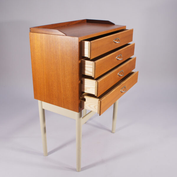 1950's chest of drawer in teak. Lådhurts i teak
