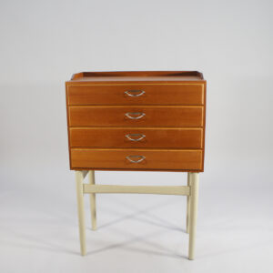 1950's chest of drawer in teak. Lådhurts i teak wigerdal.com