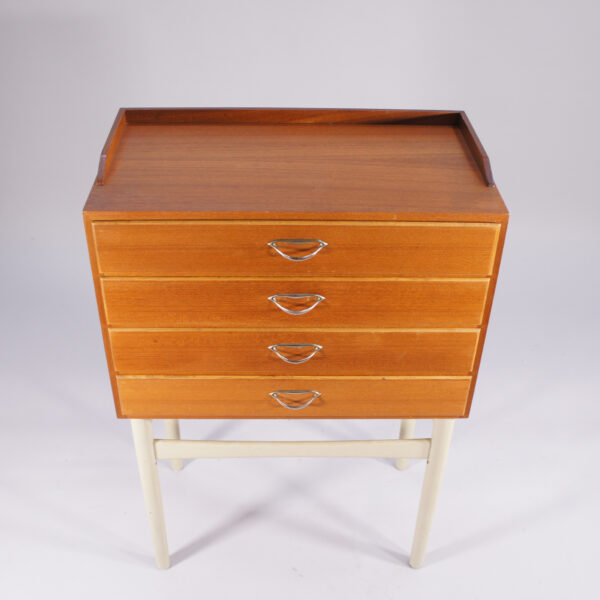 1950's chest of drawer in teak. Lådhurst i teak 50-tal. Wigerdal.com