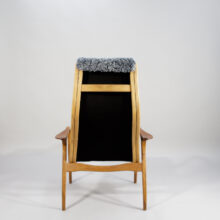 Yngve Ekström for Swedese. "Lamino". Easy chair in oak and sheep skin. fåtölj i ek och fårskinn wigerdal.com