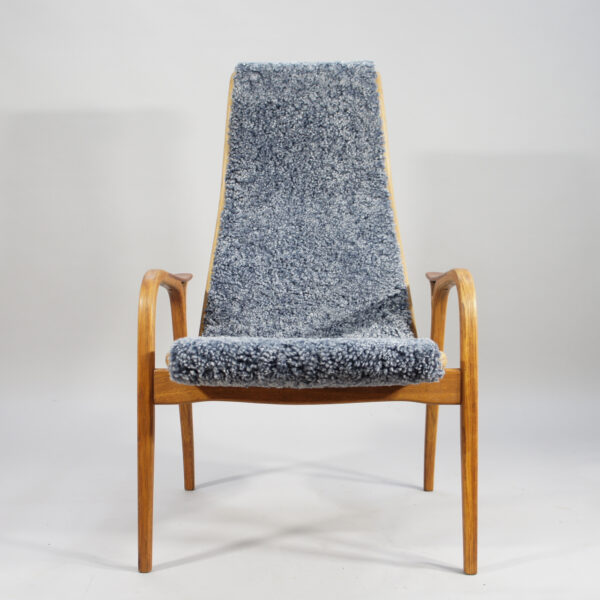 Yngve Ekström for Swedese. "Lamino". Easy chair in oak and sheep skin. Fåtölj i ek och fårskinn