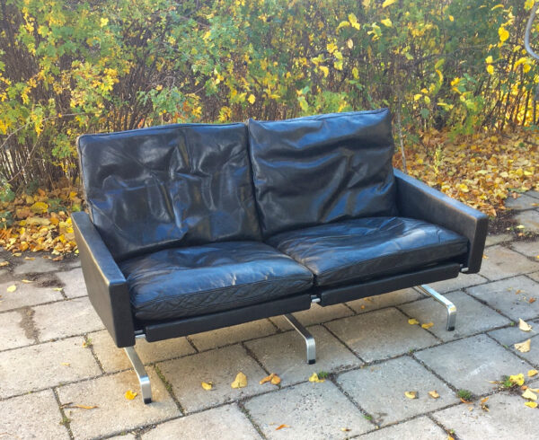 Christansen,Denmark. Pk31-2 2 sit sofa in black leather and legs in steel. Wigerdal.com