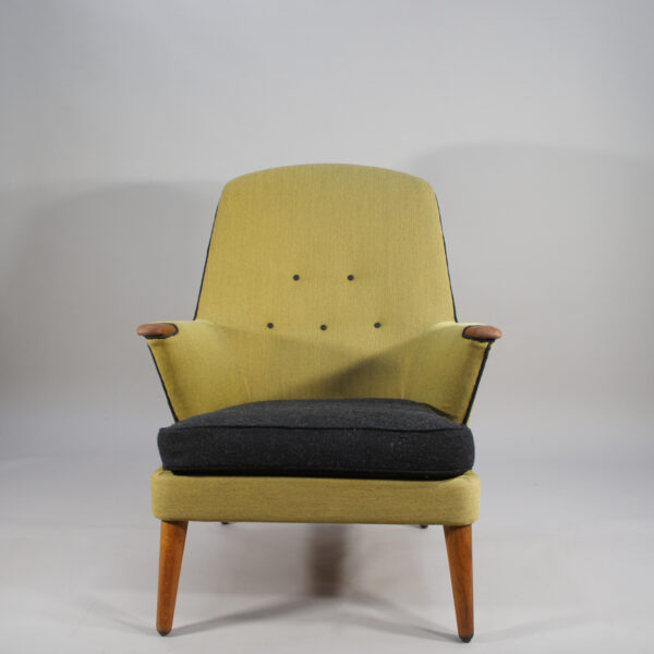 1950's new reupholstered danish easy chair with teak details. Fåtölj Danmark Wigerdals