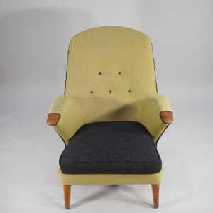 1950's new reupholstered danish easy chair with teak details. Fåtölj Danmark