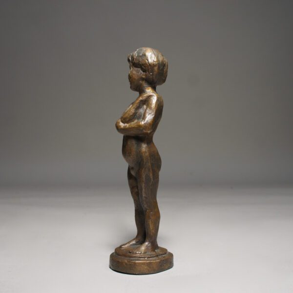 Girl sculpture in bronze by Arne Durban, Norway.