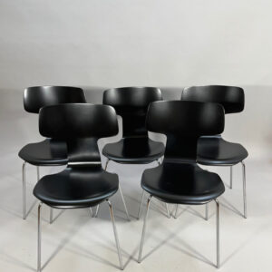 Arne Jacobsen for Fritz Hansen, Denmark. Five black stacking chairs 3103.