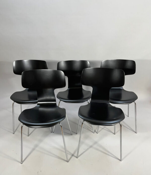 Arne Jacobsen for Fritz Hansen, Denmark. Five black stacking chairs 3103.