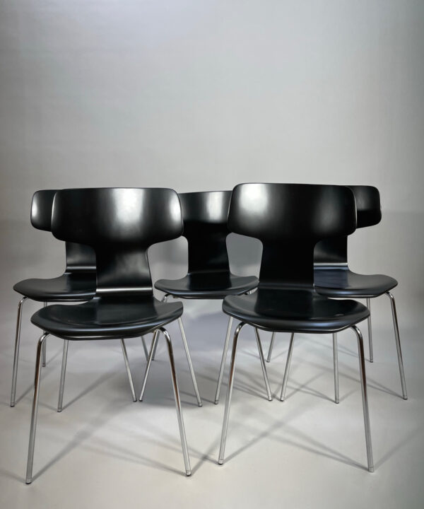 Arne Jacobsen for Fritz Hansen. Five black stacking chairs 3103.