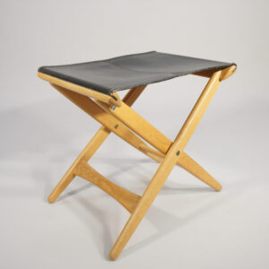 Uno & Östen Kristiansson for Luxus, Sweden. 1960's stool in oak with seat in leather.