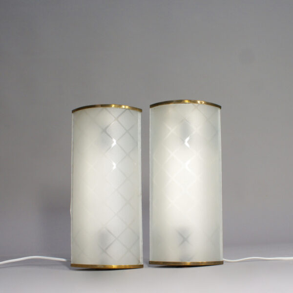 A pair of 1940-50's wall lamps in brass and glass.