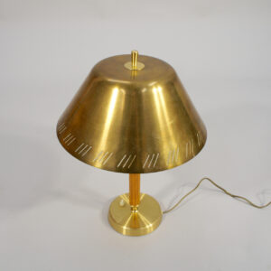 1950's desk lamp in brass and wood by Falkenberg Belysning, Sweden.