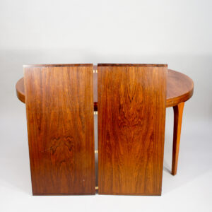 1960's dining table in rosewood with two extension boards.