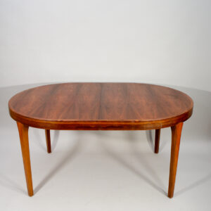 1960's dining table in rosewood with two extension boards.