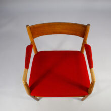 Hans Wegner & Arne Jacobsen for Plans Møbler, Denmark. Arm chair in oak and teak. "Rådhusstole"