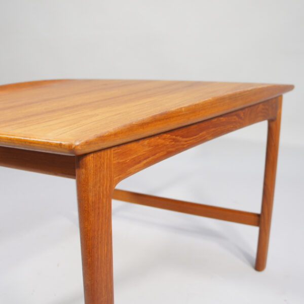 Coffee-/side table in teak by Folke Olsson for Tingströms Möbler, Sweden. "Frisco.