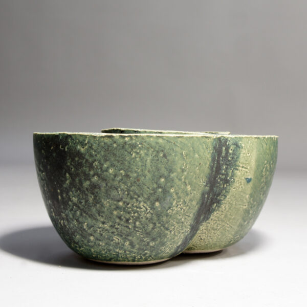 Bowl in chamotte ceramic by Pia Hellberg, Sweden.