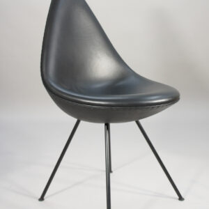 Arne Jacobsen for Fritz Hansen, Denmark. Mod 3110 "The Drop Chair" in black leather .