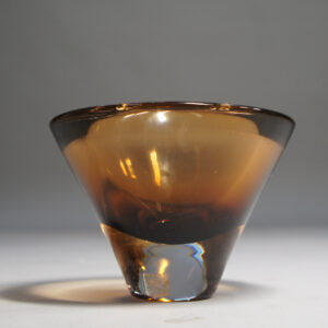 Bowl in glass by Vicke Lindstrand for Kosta, Sweden.