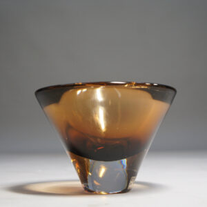 Bowl in glass by Vicke Lindstrand for Kosta, Sweden.