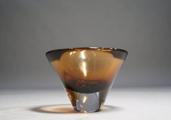 Bowl in glass by Vicke Lindstrand for Kosta, Sweden.