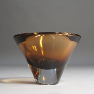 Bowl in glass by Vicke Lindstrand for Kosta, Sweden.