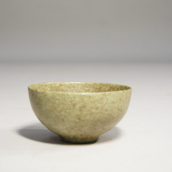 Bowl in stoneware by Agne Aronsson, Sweden.