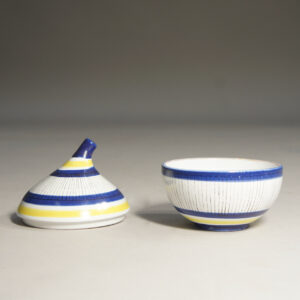 Stig Lindberg for Gustavsberg, Sweden. 1940-50's bowl with lid in faienze ceramic.