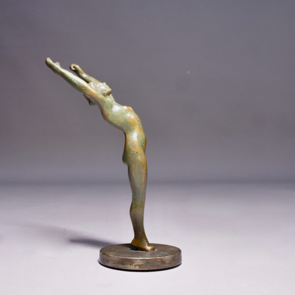 1930's sculpture in bronze. Naked woman