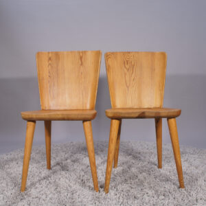 Two chairs in pine by Göran Malmvall for Karl Andersson & Söner, Sweden. Mod. 510