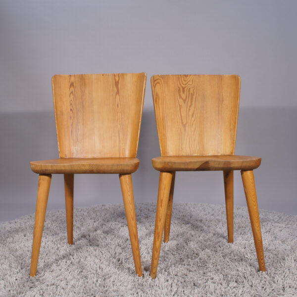 Two chairs in pine by Göran Malmvall for Karl Andersson & Söner, Sweden. Mod. 510