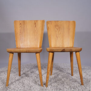 Two chairs in pine by Göran Malmvall for Karl Andersson & Söner, Sweden. Mod. 510