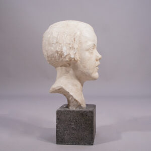 Girls' head sculpture in plaster on a base in stone..